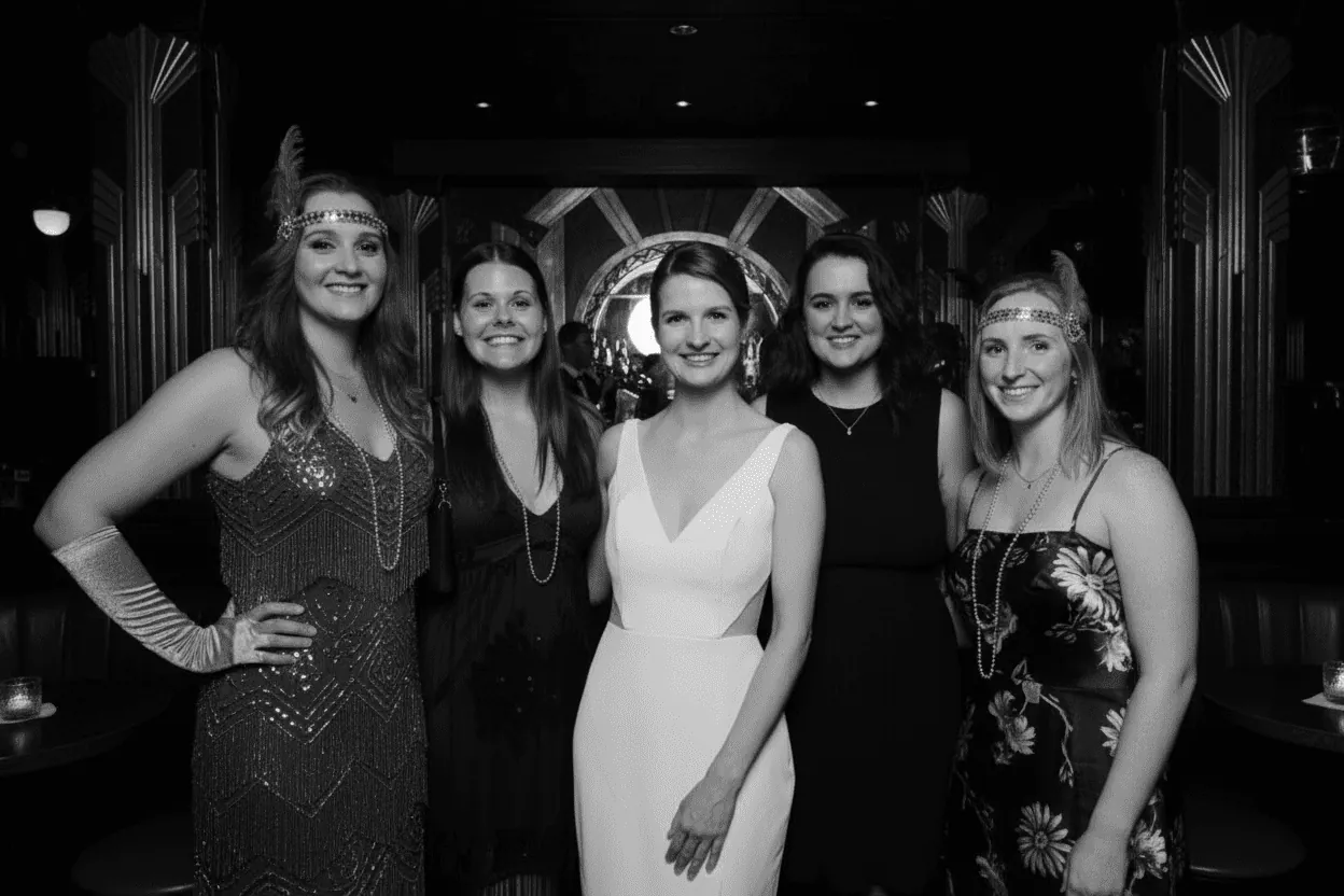 A crowd gathers around the photobooth to see what's going on: your guests' curiosity is piqued!